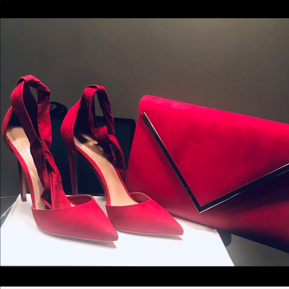 Selling brand new Aldo heels and clotch